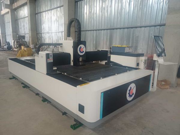 LİVA 4015 3 KW (1500X4000) CNC FİBER LAZER KESİM