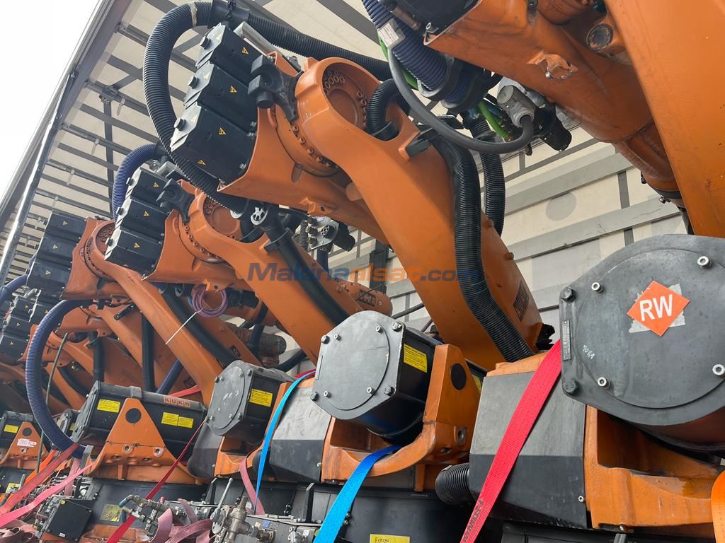 KUKA KR210 ROBOTLAR