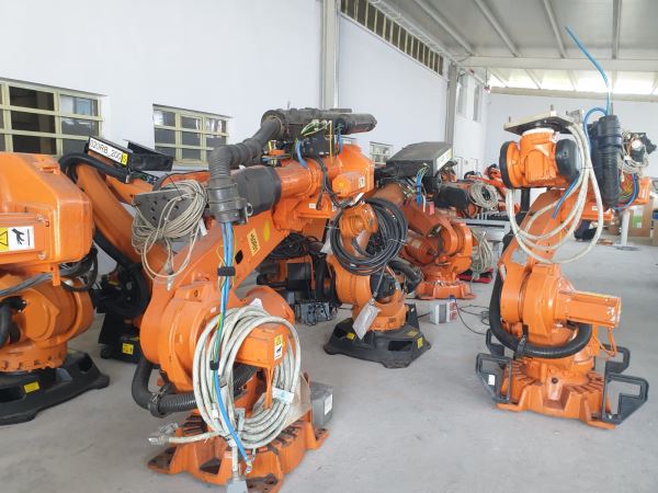 KUKA VE ABB ENDUSTRIYEL KAYNAK ROBOTLAR