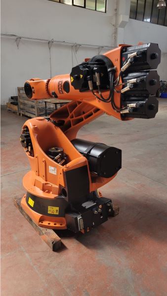 KUKA KR210 R2700 Robot