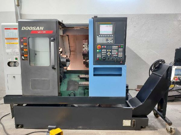 DOOSAN LYNX 220/ 8 İNÇ 2014 MODEL CNC TORNA