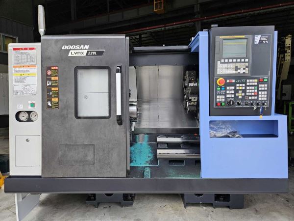 DOOSAN LYNX220LC CNC TORNA