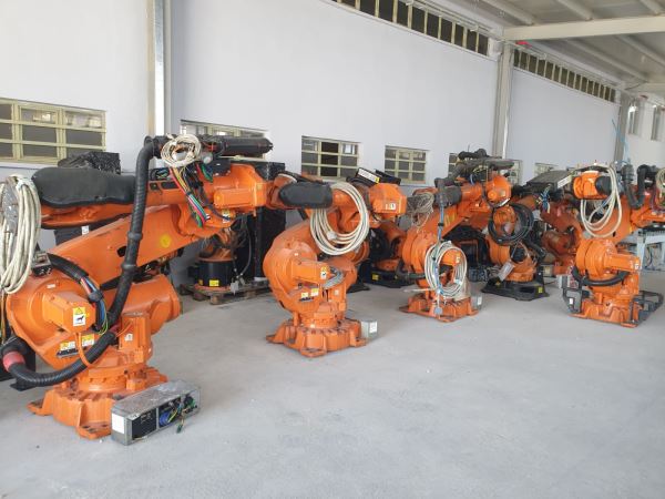 KUKA ve ABB Endustriyel Robotlar