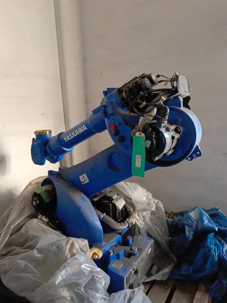 YASKAWA MH180 KUTUSUNDA ROBOT KOL