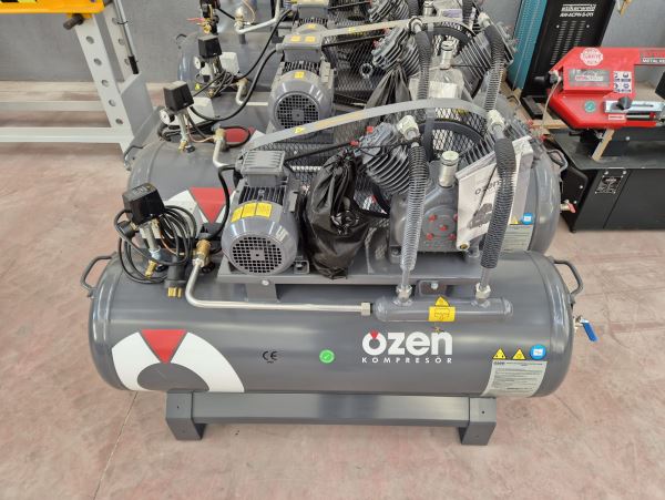 ÖZEN 200 Litre 2 x 70 KAFA 3 HP 380 V 8 BAR KOMPRESÖR