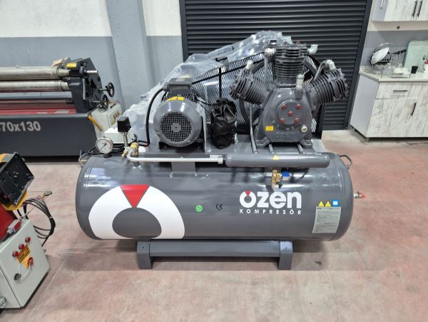 ÖZEN 500 Litre 3 x110 KAFA 7,5 HP MOTOR PİSTONLU KOMPRESÖR