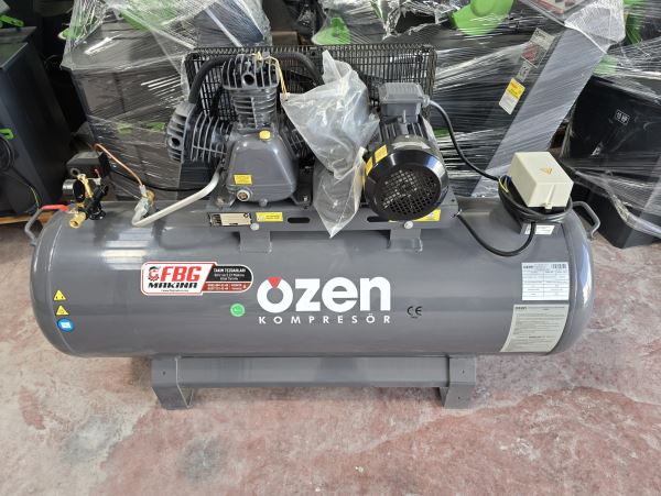 ÖZEN EPC 300 LİTRE  4 HP 3 KAFA PİSTONLU KOMPRESÖR