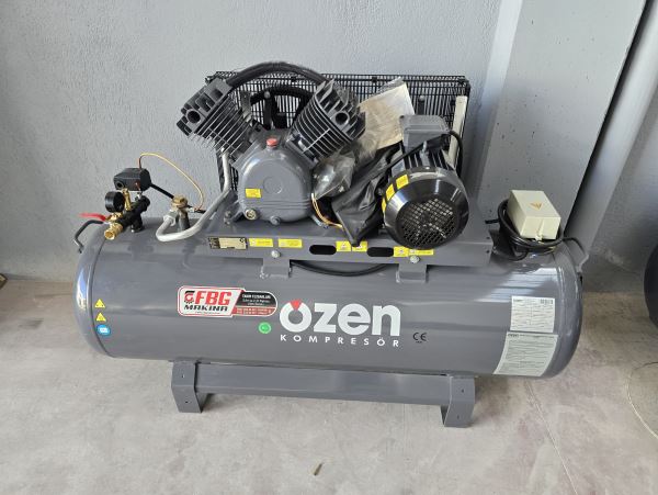 ÖZEN EPC 300 LİTRE 5,5 HP PİSTONLU KOMPRESÖR