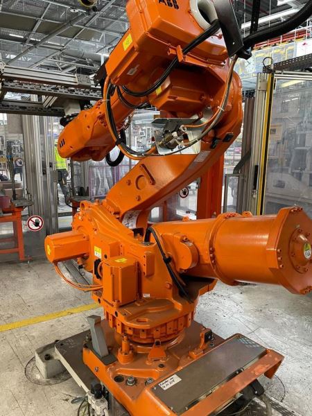 ABB IRB 6640 ROBOT