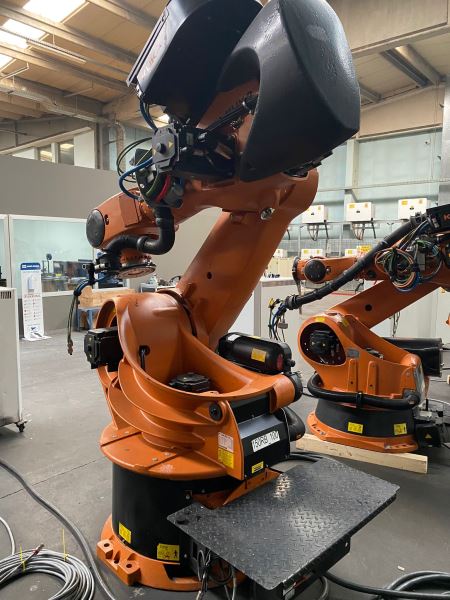 KUKA KRC2 KR 210-2-2000 2011 MODEL ROBOT