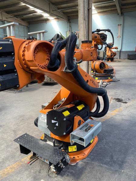 KUKA KRC2 KR 210 L 180-2 2000 2012 MODEL ROBOT