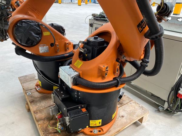 KUKA KRC2 KR 240-2 2000 2011 MODEL ROBOT